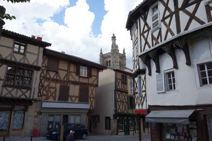 — maison à colombages dans la vieille ville - Ambert —