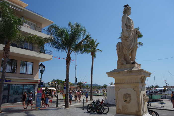 Statue de marine sur le port de Sanary - Sanary-sur-mer