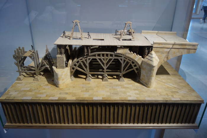 — Maquette du pont Règemortes au Musée de l'eau — Moulins —