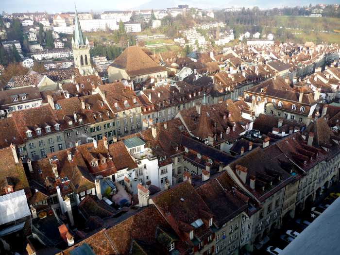 — Vue panoramique prise depuis la tour de la cathédrale — Berne (CH) —