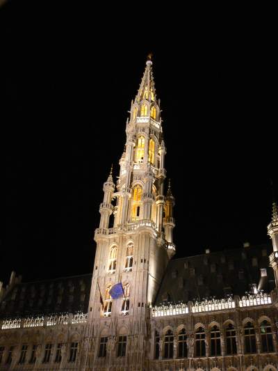 — Tour de l'hotel de ville sur la Grande Place - Bruxelles —