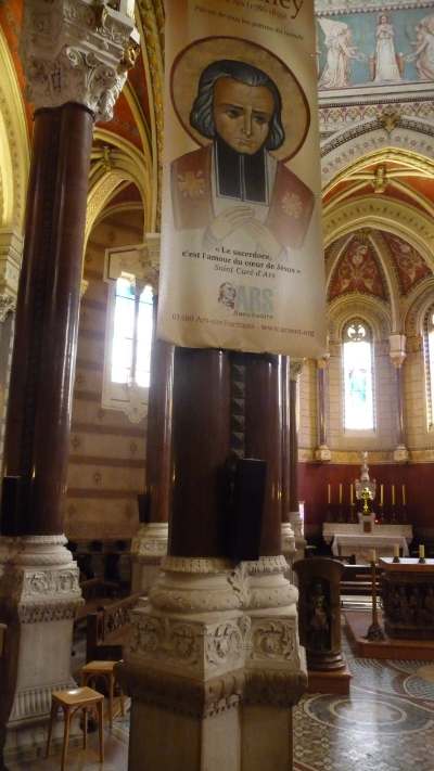 — Intérieur de la Basilique d'Ars/sur/Formans —