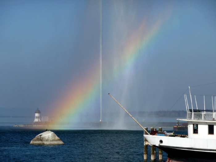 — Jet d'eau du Lac Léman vue depuis le bout du port — Genève (CH) —