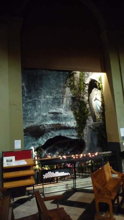 — Reconstitution de la grotte de Massabielle à Lourdes —   — Eglise Notre Dame du mont — Marseille —