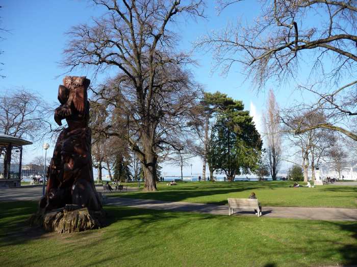 — Sculpture "Arbrimaux" en bois de Sequïa — jardins du Lac Léman — Genève (CH) —