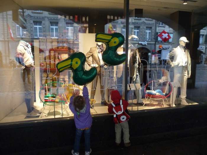 — Vitrine en centre ville de Berne —