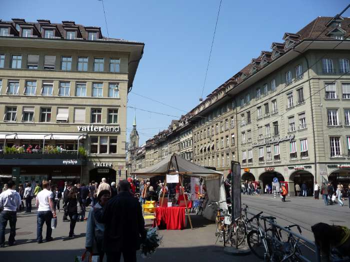 — Stand de l'"Eglise" de Scientologie, sur la place des ours à Berne —