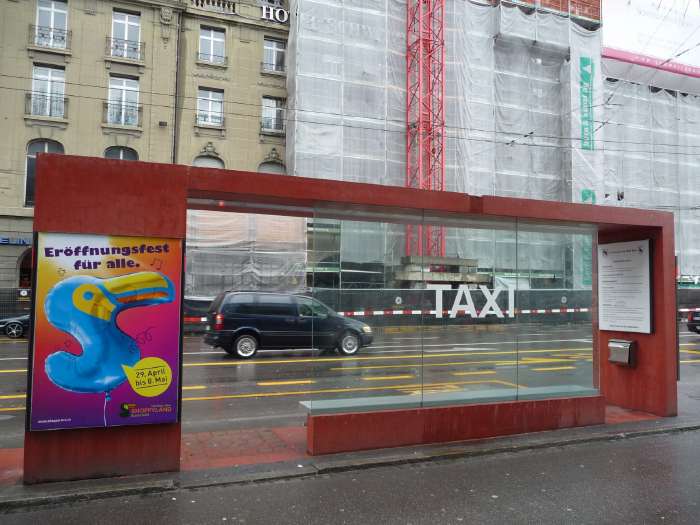 — Panneau publicitaire annonçant la Réouverture du Centre Commercial Shoppyland —