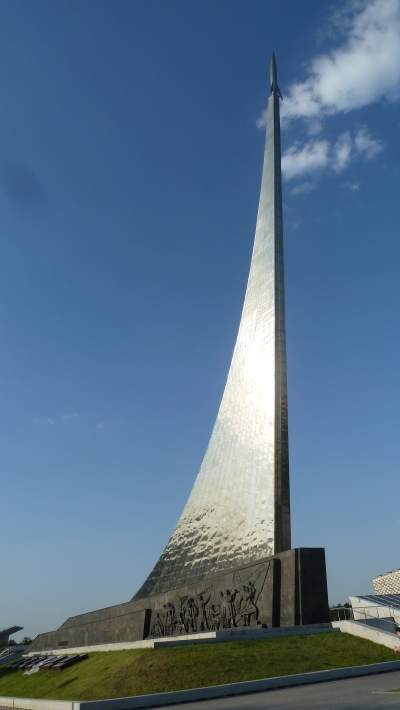 — Monument dédié aux cosmonautes — Moscou —