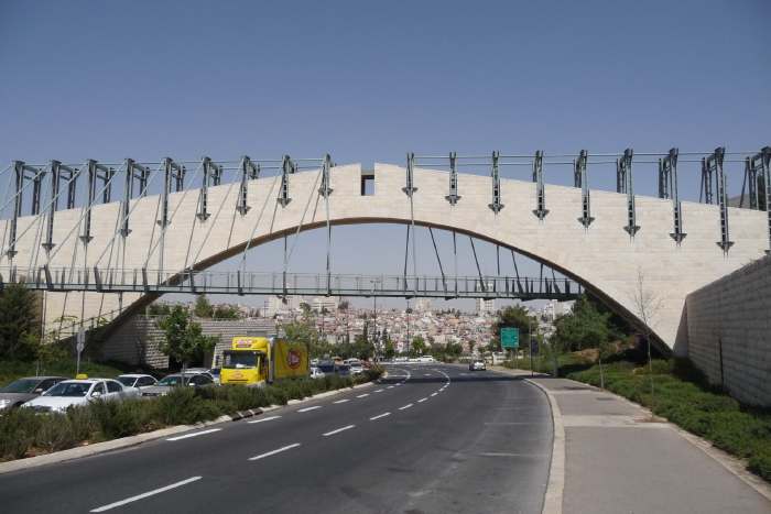 - Pont menant à la Cour Suprême - Jérusalem -