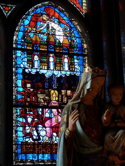 — Détail du vitrail de l'Apocalypse - Cathédrale Notre-Dame de l'Assomption — Clermont-Ferrand - 