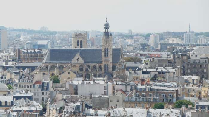   — Eglise Saint-Étienne-du-Mont vue depuis les tours de la cathédrale de "Notre" Dame de Paris — Paris —