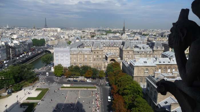 — Gallerie des gargouilles et chimères de la cathédrale de "Notre" Dame de Paris — Paris —