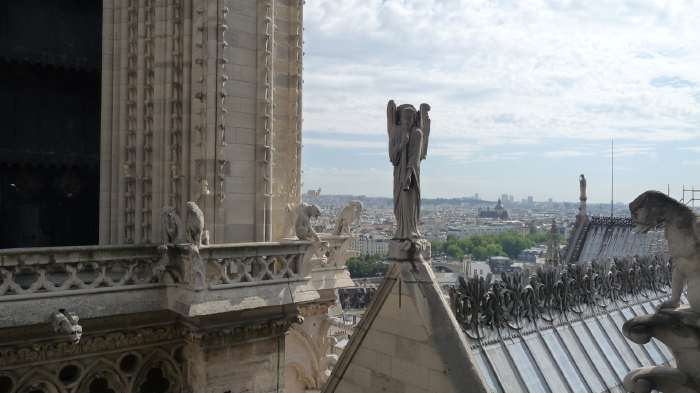 — Gallerie des gargouilles et chimères de la cathédrale de "Notre" Dame de Paris — Paris —