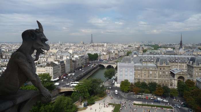 — Gallerie des gargouilles et chimères de la cathédrale de "Notre" Dame de Paris — Paris —