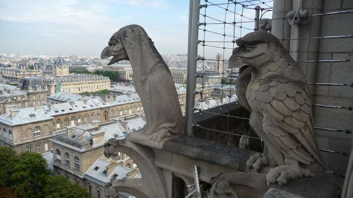 — Gallerie des gargouilles et chimères de la cathédrale de "Notre" Dame de Paris — Paris —