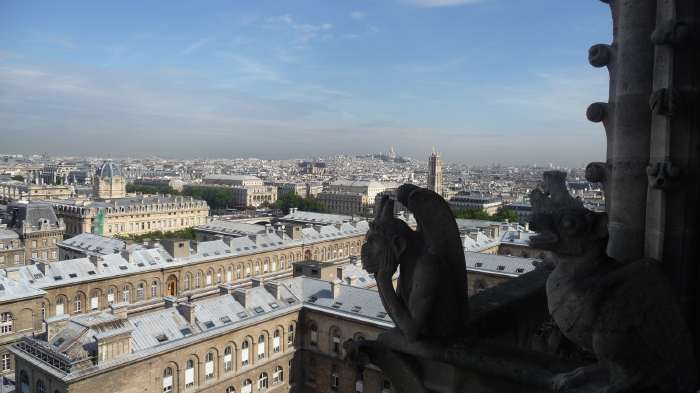 — Gallerie des gargouilles et chimères de la cathédrale de "Notre" Dame de Paris — Paris —