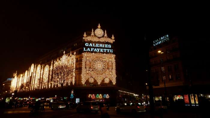 — Illuminations du magasin des Galeries Lafayette deux jours avant le solstice d'hiver — Paris —  