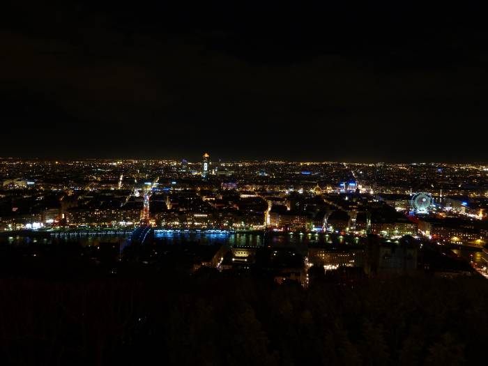 - Vue de Lyon depuis le parvis de la Basilique de Fourvière - Fête des Lumières - Lyon -