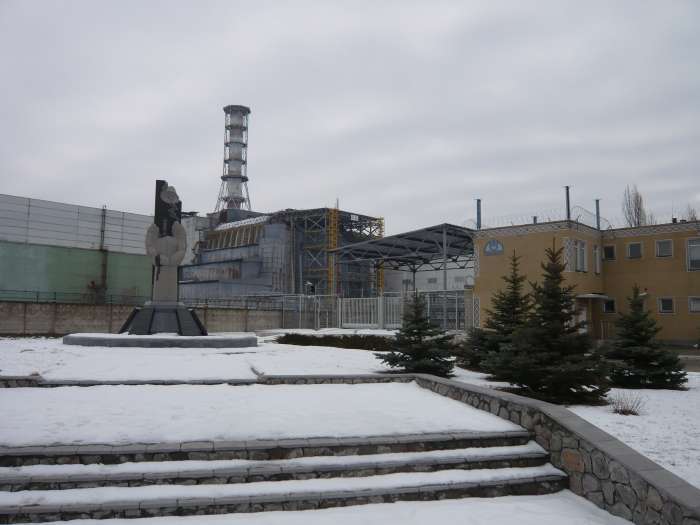 — Centrale Lénine et son sarcophage — Zone de Tchernobyl/Chernobyl zone (Ukraine) —