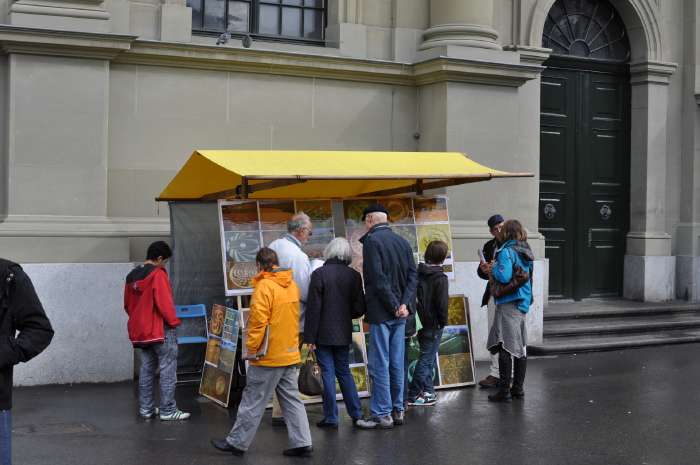 — Stand Raélien sur la Place de la gare — Berne - 