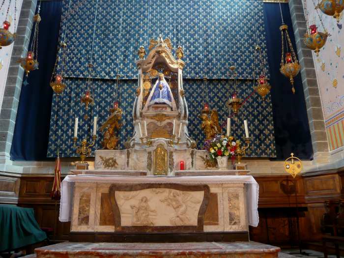 — Vierge noire et son manteau bleu - Cathédrale Notre Dame du Puy —