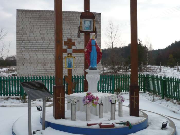 — Statue de vierge — Poste de contrôle de la Zone de Tchernobyl — (Ukraine) —