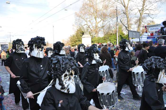 — Char dénonçant la catastrophe BP - Carnaval de Bâle - Bâle/Basel —