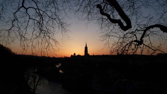 — Coucher de soleil sur la cathédrale et le Parlement - Berne —