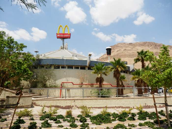 — McDonald sur le site de Ein Bokek sur les rives de la mer morte - Israël —