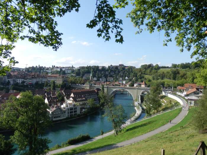 — "berges" de l'Aare, vieille ville (classée patrimoine Unesco) et parc aux ours — Berne (CH) —