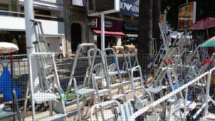 Echelles préparées par les photographes devant le palais des Festivals à Cannes