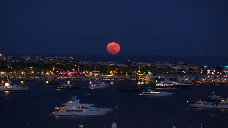 — Lever de la lune sur le port et la baie de Cannes - Cannes —