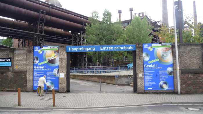 — Entrée principale de l'usine Röchling - Völklingen en Saarland (Allemagne) —  — Site classé Patrimoine mondial de l'Unesco depuis Août 1995 —