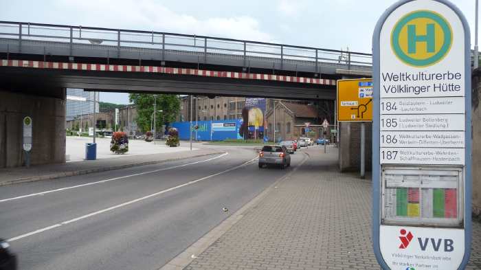 — Arrêt de bus - Usine Röchling - Völklingen en Saarland (Allemagne) —  — Site classé Patrimoine mondial de l'Unesco depuis Août 1995 —