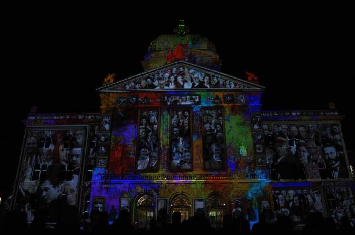 — Illuminations en façade du Bundesrat vues depuis la Bundesplatz - Berne —