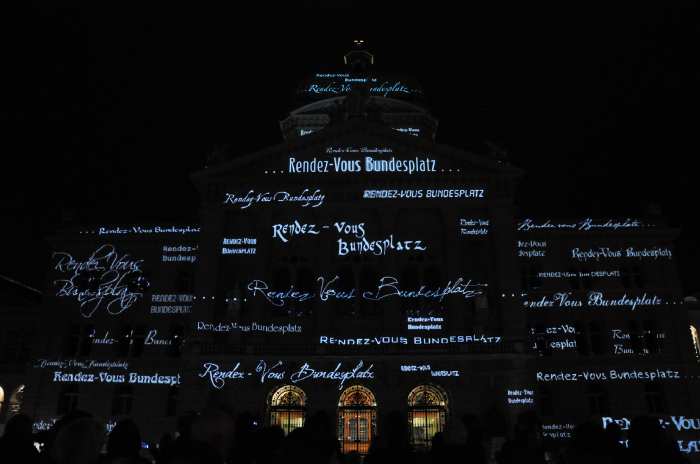 — Illuminations en façade du Bundesrat vues depuis la Bundesplatz - Berne —