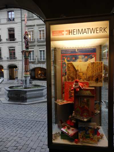 — Vitrine de Noël avec calendriers de l'Avent - Kramgasse - Berne —