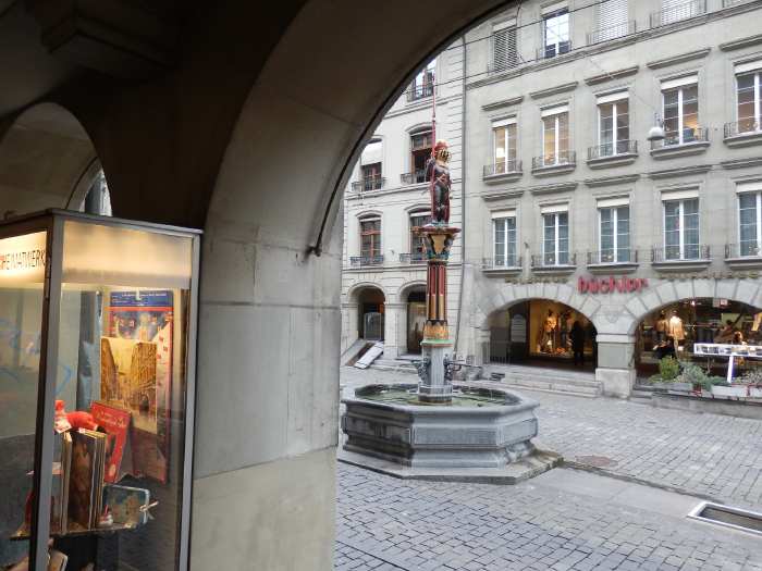 — Vitrine de Noël avec calendriers de l'Avent - Kramgasse - Berne —