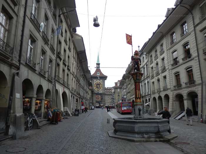 — Tour de l'horloge en fin de la la Kramgasse - Kramgasse - Berne —