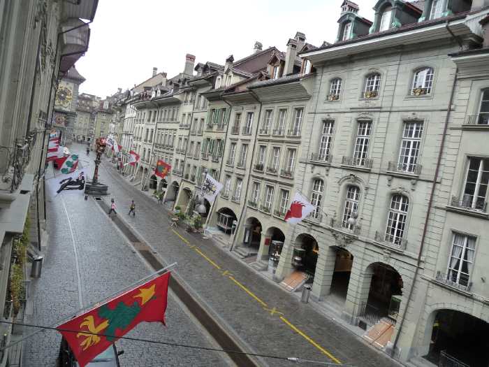 — La Kramgasse vue depuis une fenêtre de la demeure d'Albert Einstein - Kramgasse - Berne —