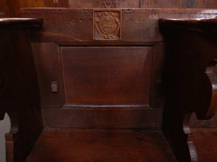 — Place numérotée (616) sur un banc - Collégiale St Vincent - Berne —  — Pas de copyright — Document personnel — Gérard Colombat — Novembre 2011 —  Cliquer sur l'image pour obtenir un agrandissement