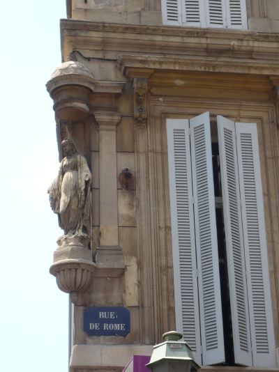 statue de Vierge — Rue de Rome à Marseille
