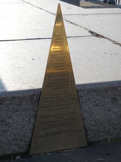 - Plaque commémorative du 14 Mai 1998 - Obélisque de la Place de la Concorde - Paris - 