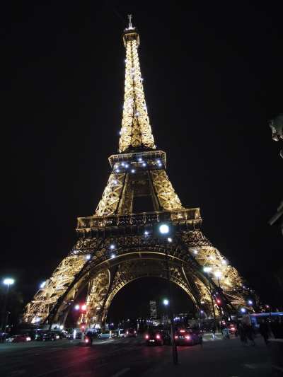 — Tour Eiffel vue depuis le Pont du Trocadero — Paris —