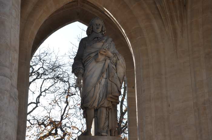 — Statue de Blaise Pascal - Tour St Jacques - Paris —