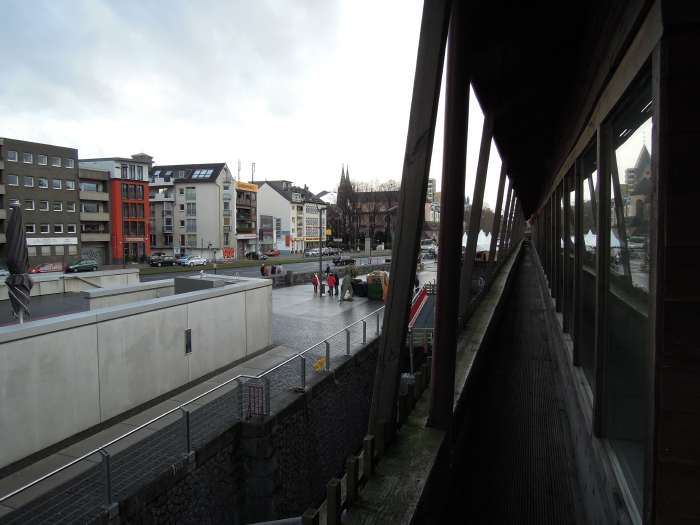 — Tours de la cathédrale vues depuis l'arche de Noé sur le Rhin — Cologne —