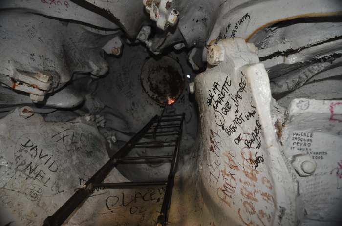 — Echelle menant à l'intérieur de la tête de la statue de "Notre Dame de France", "La Vierge" du Puy en Velay —