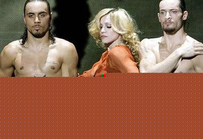 Madonna entouré d'un pentagramme et d'un hexagrammes, les étoiles de Satan