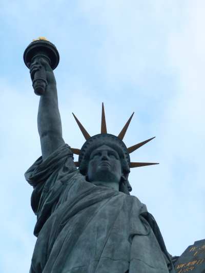 — Réplique de la statue de la Liberté sur l'île aux cygnes — Paris —